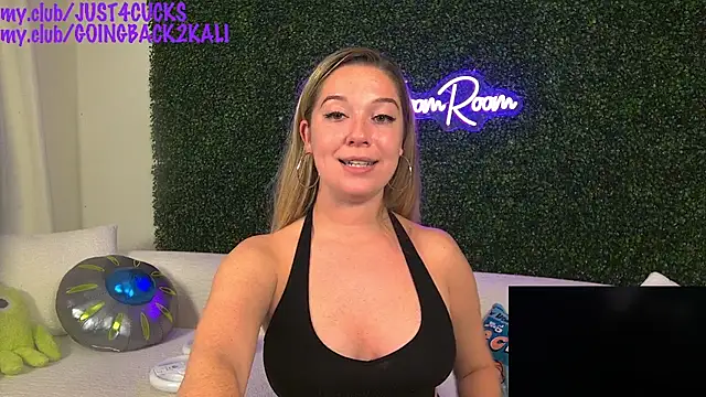 Snapshot of boomboomr00m chatting on 09.25.25 boomboomr00m online show from 09.25.25