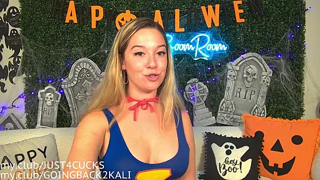 Snapshot of boomboomr00m chatting on 10.08.25 boomboomr00m online show from 10.08.25