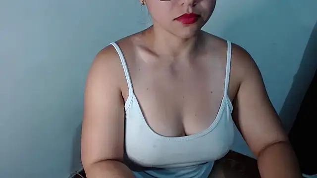 Snapshot of lizbodu chatting on 12.19.24 lizbodu online show from 12.19.24