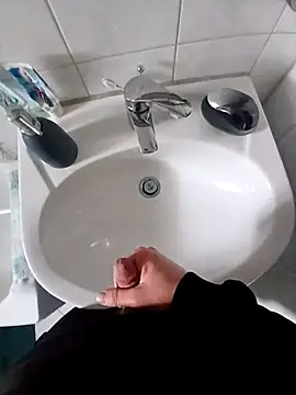 AsianMilfnterBerlin online show from 04.20.26