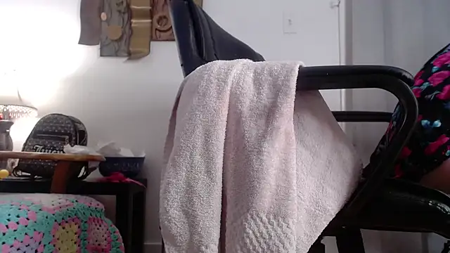 Candy-apple online show from 01.24.25