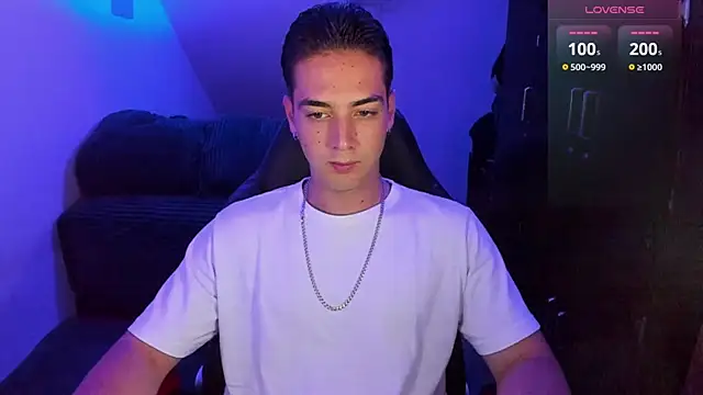 Snapshot of Alex_smith00 chatting on 12.21.24 Alex smith00 online show from 12.21.24