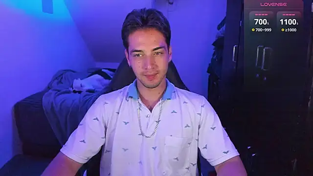 Snapshot of Alex_smith00 chatting on 01.05.25 Alex smith00 online show from 01.05.25