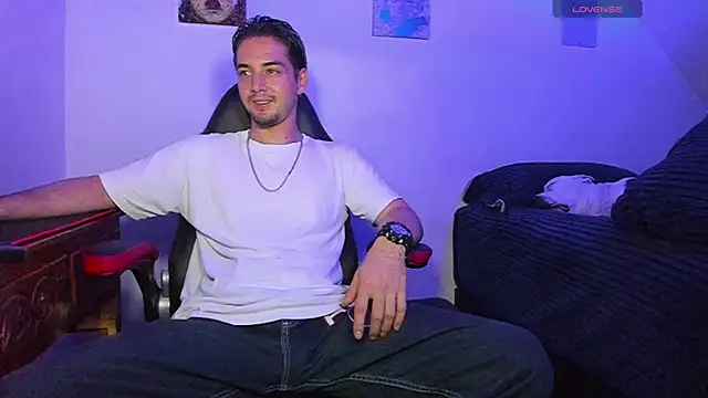 Snapshot of Alex_smith00 chatting on 01.13.25 Alex smith00 online show from 01.13.25