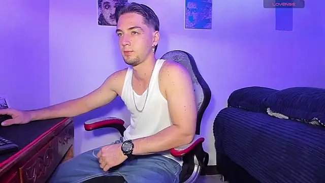 Snapshot of Alex_smith00 chatting on 10.04.25 Alex smith00 online show from 10.04.25