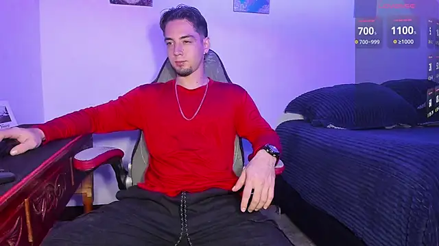 Snapshot of Alex_smith00 chatting on 10.11.25 Alex smith00 online show from 10.11.25