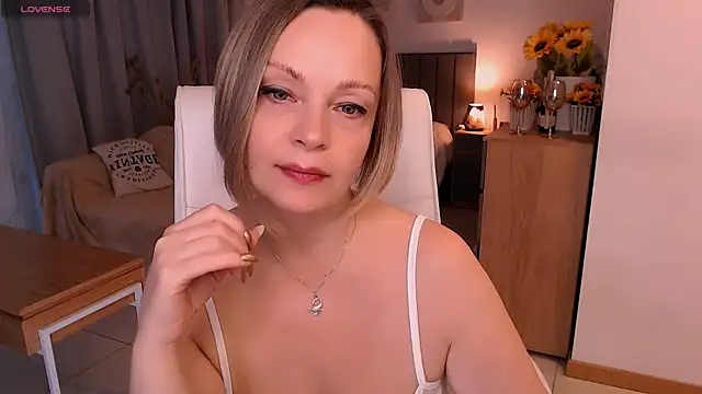 Snapshot of Tilly_Eliot chatting on 06.22.26 Tilly Eliot online show from 06.22.26