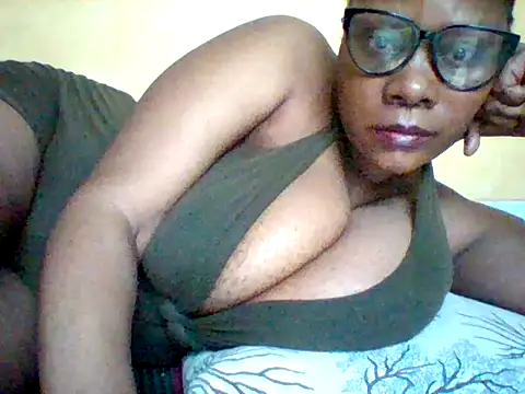 Snapshot of Africangal chatting on 06.01.26 Africangal online show from 06.01.26