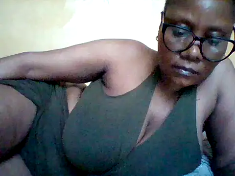 Snapshot of Africangal chatting on 06.02.26 Africangal online show from 06.02.26
