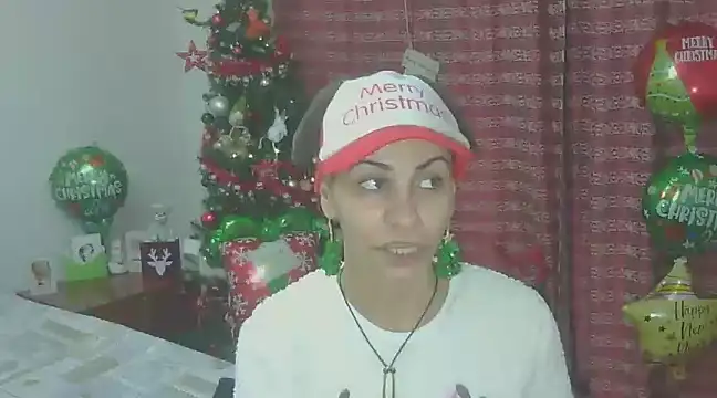 Snapshot of hotSANDRA_STARR chatting on 12.14.24 hotSANDRA STARR online show from 12.14.24