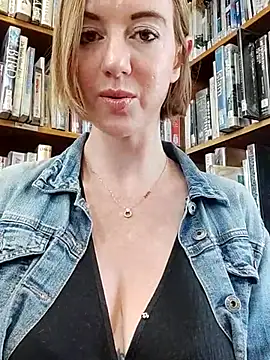 Snapshot of TopsyWilde chatting on 02.26.25 TopsyWilde online show from 02.26.25