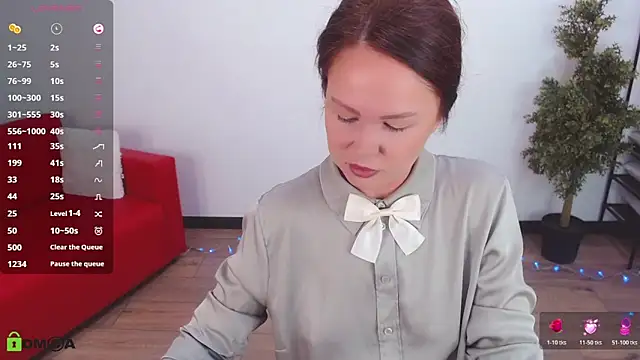 Snapshot of VickyGolden chatting on 06.17.26 VickyGolden online show from 06.17.26