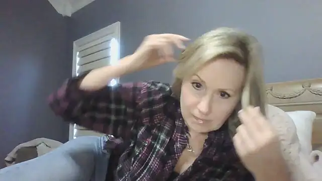 Lisaisluscious online show from 02.17.25