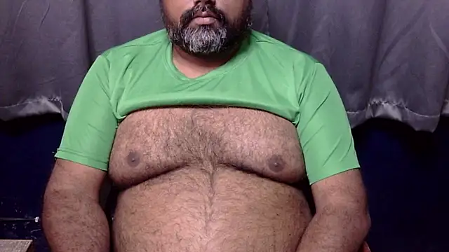 Snapshot of hairysubcub_70 chatting on 01.18.26 hairysubcub 70 online show from 01.18.26