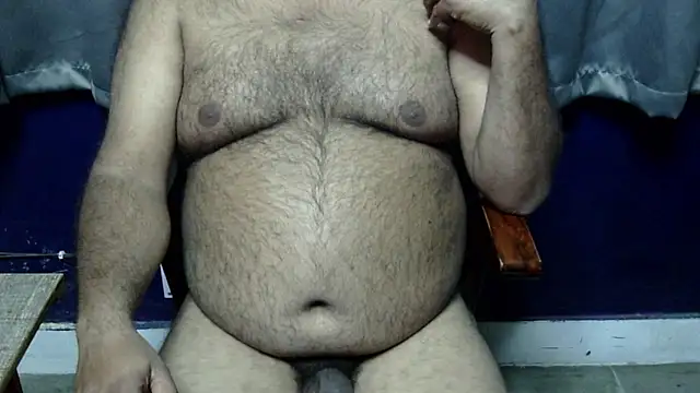 Snapshot of hairysubcub_70 chatting on 01.18.26 hairysubcub 70 online show from 01.18.26