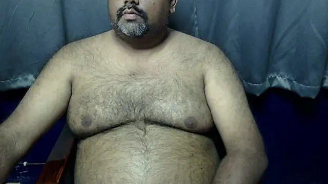 Snapshot of hairysubcub_70 chatting on 02.11.26 hairysubcub 70 online show from 02.11.26