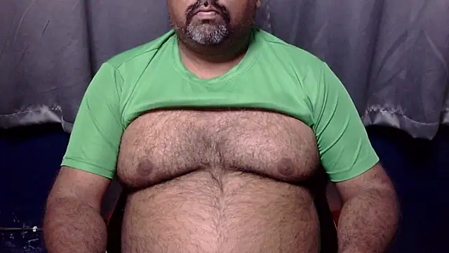 Snapshot of hairysubcub_70 chatting on 02.12.26 hairysubcub 70 online show from 02.12.26