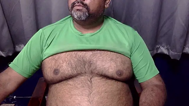 Snapshot of hairysubcub_70 chatting on 02.18.26 hairysubcub 70 online show from 02.18.26
