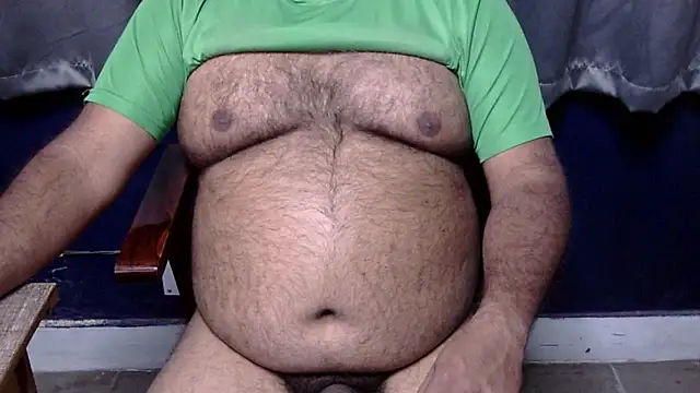 Snapshot of hairysubcub_70 chatting on 02.19.26 hairysubcub 70 online show from 02.19.26