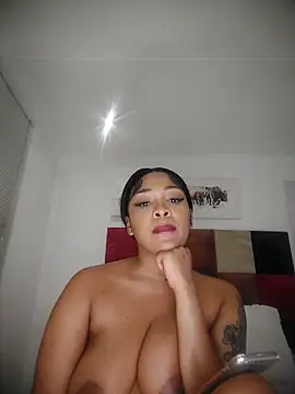 Snapshot of sexyTHANDO chatting on 03.21.25 sexyTHANDO online show from 03.21.25