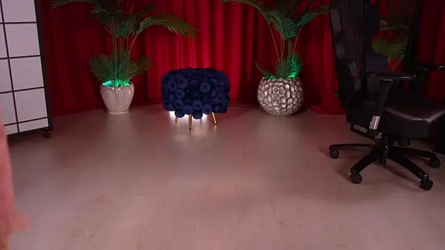 KittyCaitlin online show from 12.03.25