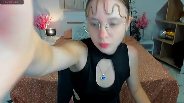 Snapshot of CharmedDoll chatting on 10.14.25 CharmedDoll online show from 10.14.25