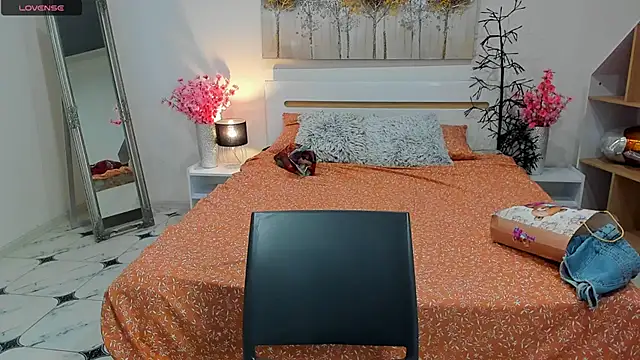 Snapshot of CharmedDoll chatting on 10.16.25 CharmedDoll online show from 10.16.25