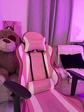 Snapshot of Vane_Rossee chatting on 01.22.25 Vane Rossee online show from 01.22.25