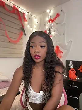 Snapshot of Vane_Rossee chatting on 10.07.25 Vane Rossee online show from 10.07.25