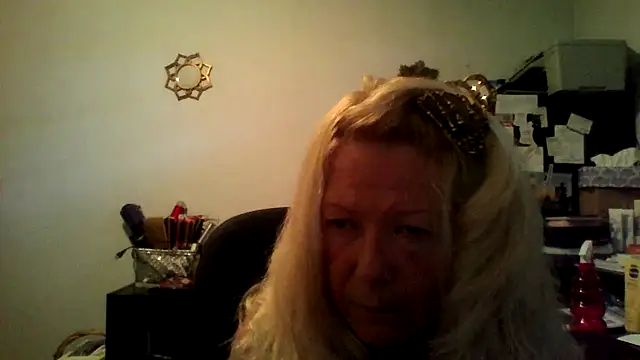 Snapshot of XTRAHORNYONE chatting on 10.13.25 XTRAHORNYONE online show from 10.13.25