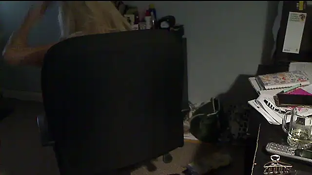 Snapshot of XTRAHORNYONE chatting on 11.21.25 XTRAHORNYONE online show from 11.21.25