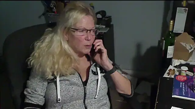 Snapshot of XTRAHORNYONE chatting on 11.26.25 XTRAHORNYONE online show from 11.26.25