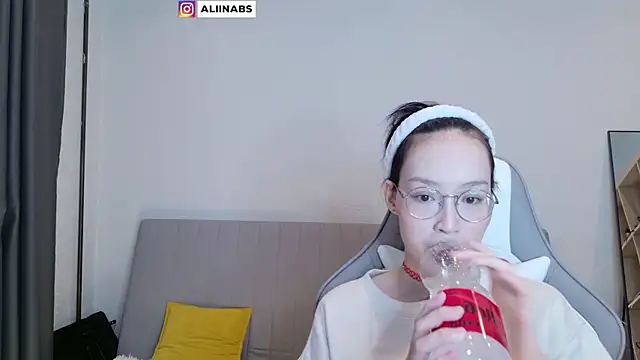 aliiiiiina online show from 02.17.25