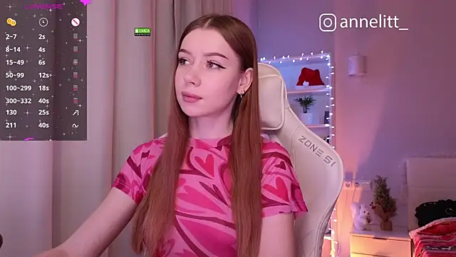 Snapshot of Annelitt chatting on 01.07.25 Annelitt online show from 01.07.25