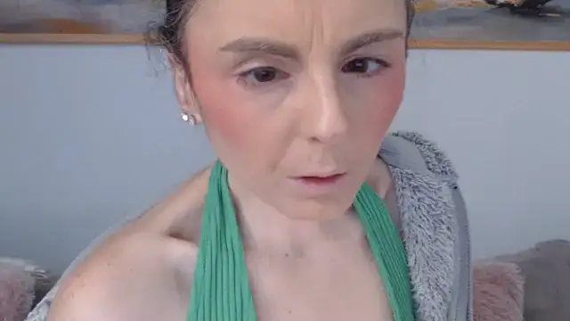 Snapshot of cleophee chatting on 03.27.26 cleophee online show from 03.27.26