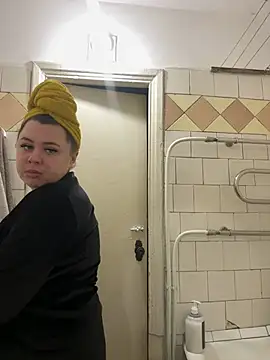 Snapshot of Sara_Slow chatting on 12.14.24 Sara Slow online show from 12.14.24