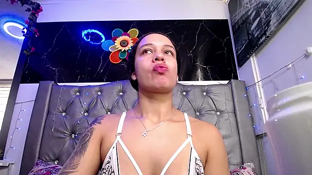 LAILAGUMMY online show from 02.28.25