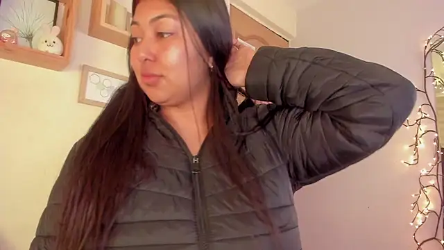 Snapshot of Pocahontas_power chatting on 12.04.24 Pocahontas power online show from 12.04.24