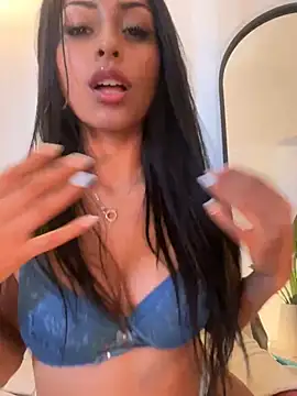 Snapshot of sweetAli_ chatting on 02.01.25 sweetAli online show from 02.01.25