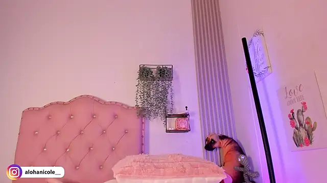 Snapshot of sweet_nicole_11 chatting on 12.01.25 sweet nicole 11 online show from 12.01.25