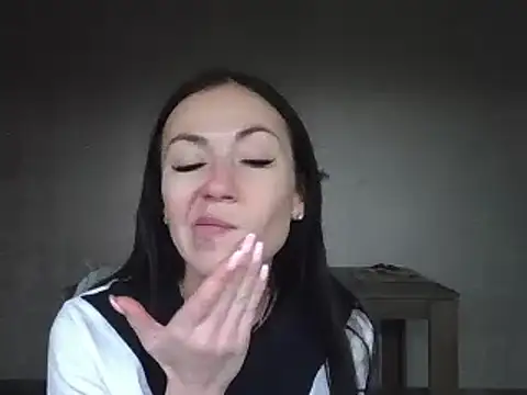 Snapshot of JulianaGold1 chatting on 12.04.24 JulianaGold1 online show from 12.04.24