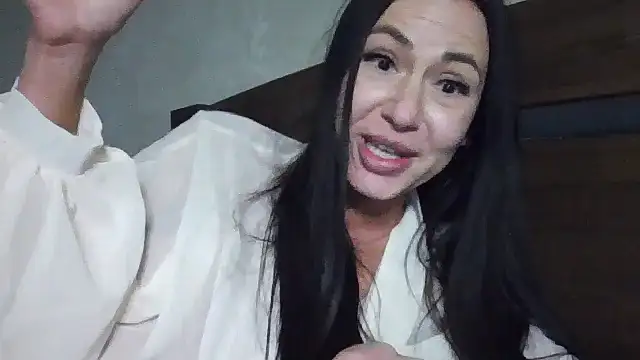 Snapshot of JulianaGold1 chatting on 02.26.25 JulianaGold1 online show from 02.26.25