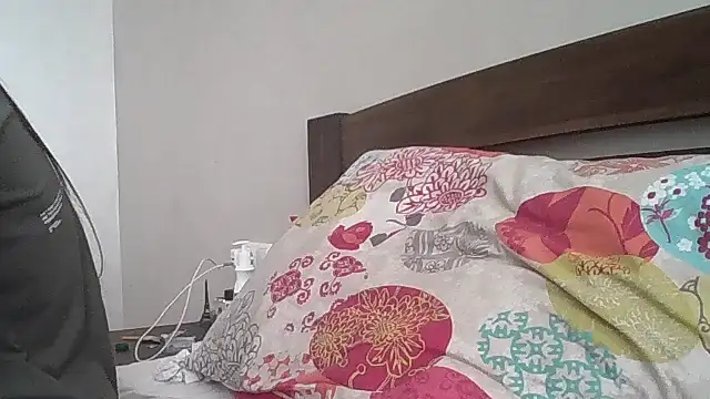 Snapshot of JulianaGold1 chatting on 09.19.25 JulianaGold1 online show from 09.19.25