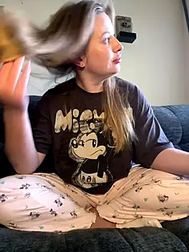 AlisaWhite online show from 12.17.25