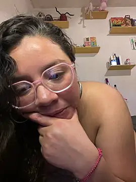 Vivi Kvsh online show from 03.12.26