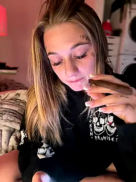 Snapshot of chloetease chatting on 12.05.24 chloetease online show from 12.05.24