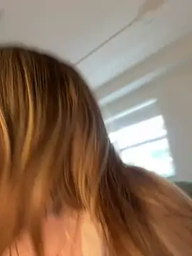 Snapshot of chloetease chatting on 01.01.25 chloetease online show from 01.01.25