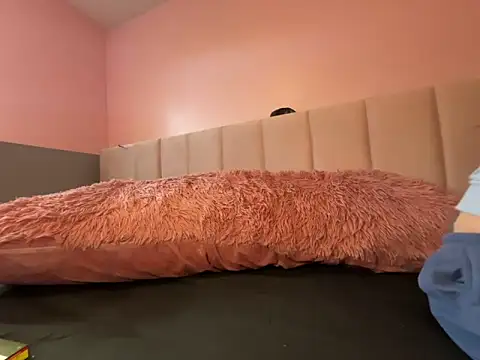 Snapshot of chloetease chatting on 10.02.25 chloetease online show from 10.02.25