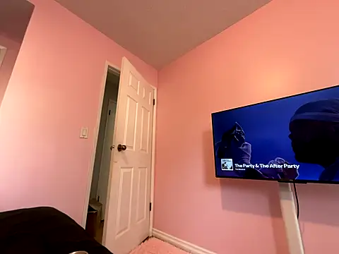 Snapshot of chloetease chatting on 10.25.25 chloetease online show from 10.25.25