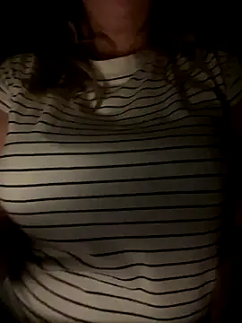 Snapshot of CravingControl chatting on 10.31.25 CravingControl online show from 10.31.25